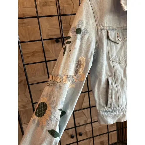 Miami Womens Denim Jacket Sz Medium Light Wash Embroidered Jean Boho Blue