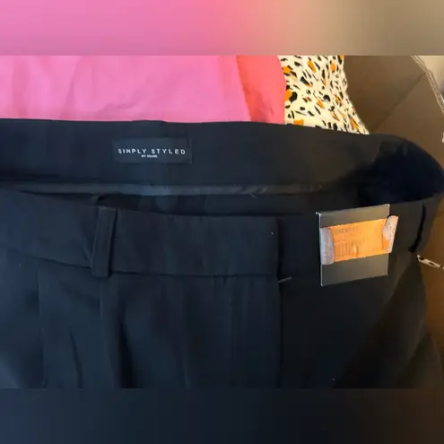 simply styled Nwt Black Pleated Suiting Shorts