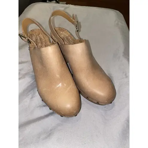 Kork-Ease Darby Womens Beige Leather Slip-On Studded Block Heel Round Toe Clog