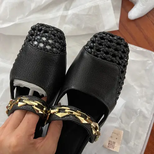 Elegant Black Women's Shoes with Gold Accents Size 6