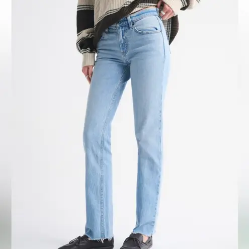 Abercrombie & Fitch  Mid Rise Curve love 90s Straight Jean thumbnail 8