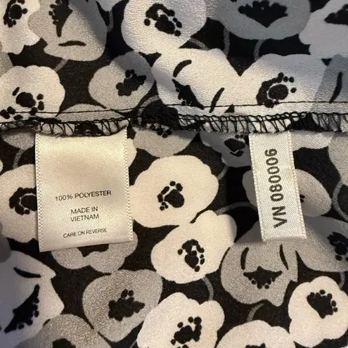 NEW YORK & COMPANY Floral Printed Sleeveless Blouse Size Medium Black