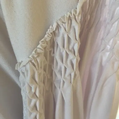 Chelsea &Theodore White Short sleeve Top with. Sleeves Size M