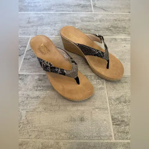 Vionic Polina Womens Flip Flop Platform Sandal Natural Snake 10 NWOT