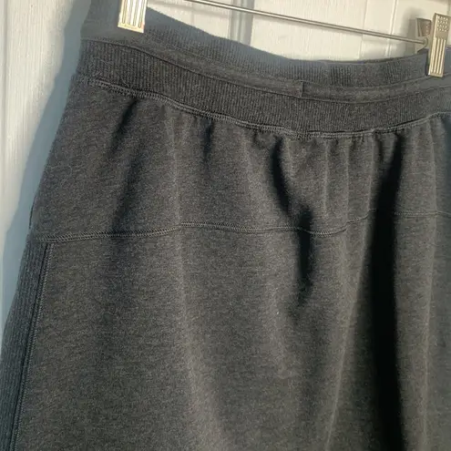 Lululemon  Start Anew 21” Skirt in Heathered Black W-403 Size 6