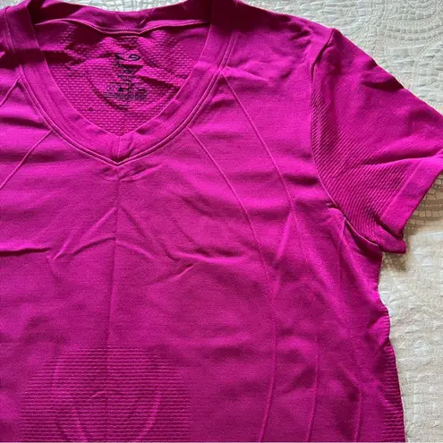 C9 Champion Women V neck tshirt, moisture wicking, fuschia, size XS