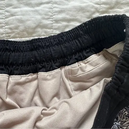 Lululemon  Hotty Hot Shorts Paisley Black White