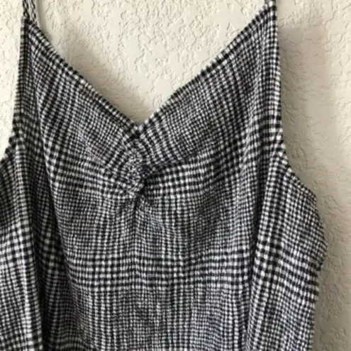 BP  Cropped Black & White Gingham Plaid Lettuce Edge V-Neck Tank Top M