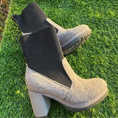 Naked Feet Survival Gray and Black Chunky Heeled Boots Size 8.5