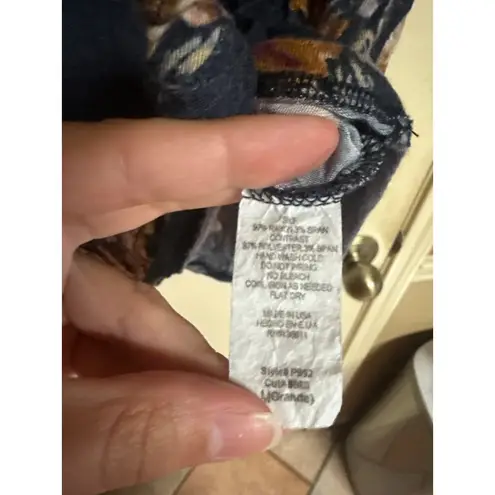 Twenty Second Floral Large Short Sleeve Knit Top With Front Pocket & Knotted Hem