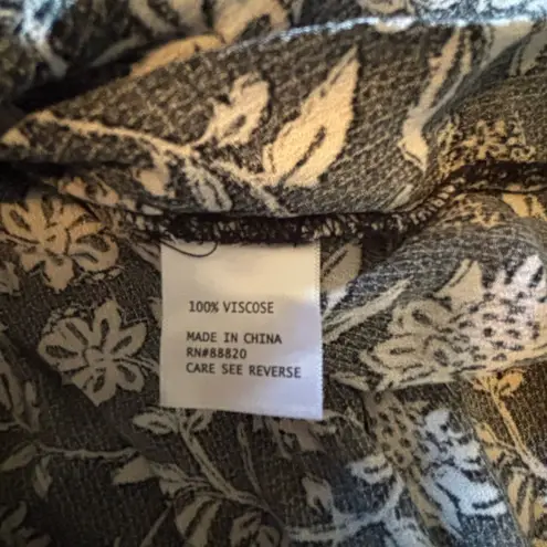 Black and cream floral flowy skirt Size L