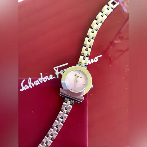 Salvatore Ferragamo Ladies authentic dress watch🌹🌹🌹
