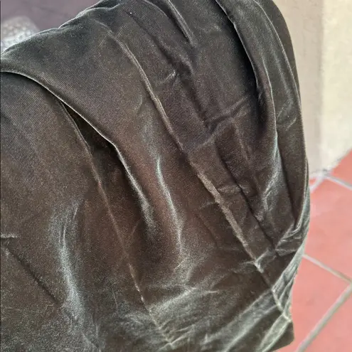 Gianfranco Ferré was live green with brown undertones velvet is Size 10/12