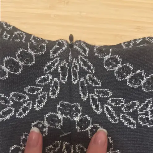 St. John Lace Pattern Knit Sleeveless Mockneck Sweater Top