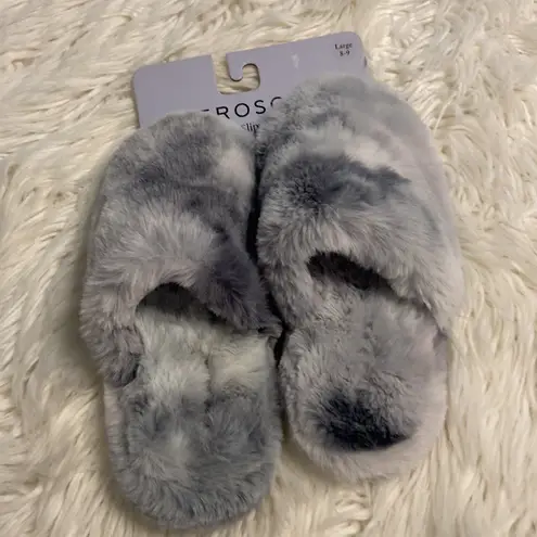 Aerosoles Women’s Slippers size 8-9 Large size so fluffy and beautiful color gray /silver