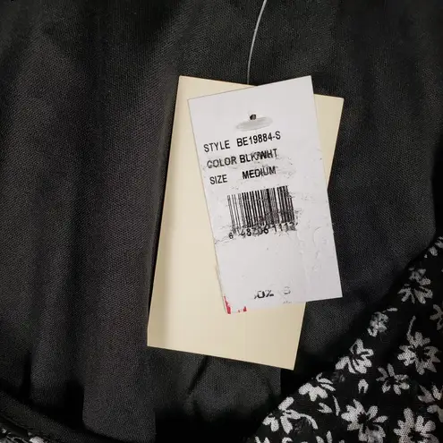 Everleigh NWT Sleeveless Black White Floral Sharkbite Tank Top Size Medium