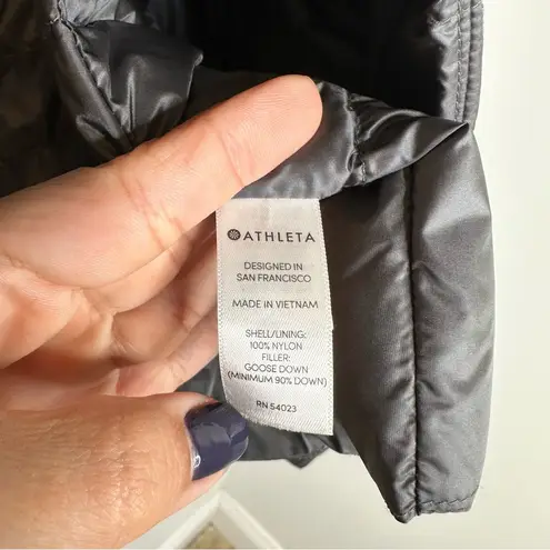 Athleta  Downkind Down Puffer Jacket in Silver Bells Gray