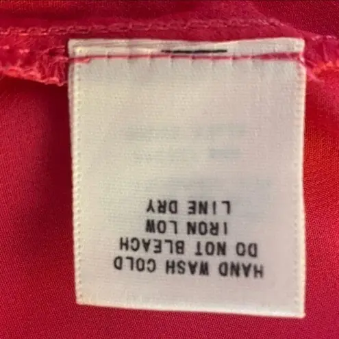 Skies Are Blue hot pink tank top with lace under layer in size Small. EUC