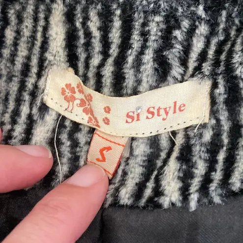 Vintage y2k faux fur striped knee length long coat tan black small