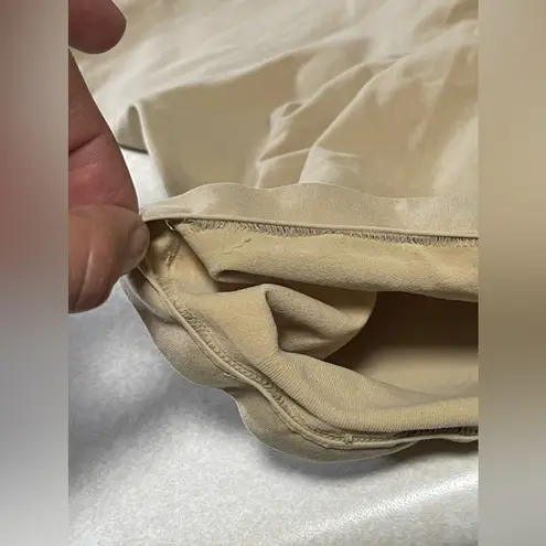 SKIMS Women's Plus Size Sculpting Mid-Thigh Short with Open Gusset Size 4X - Image 7