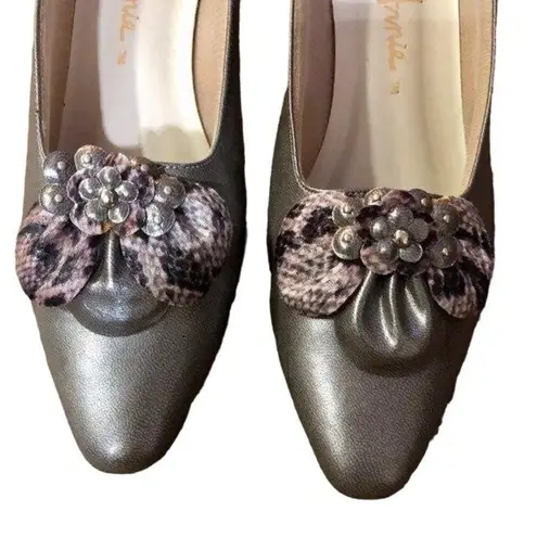 Vintage Annie Heels Womens 7.5M Gently Used Gray Unique Size 7.5