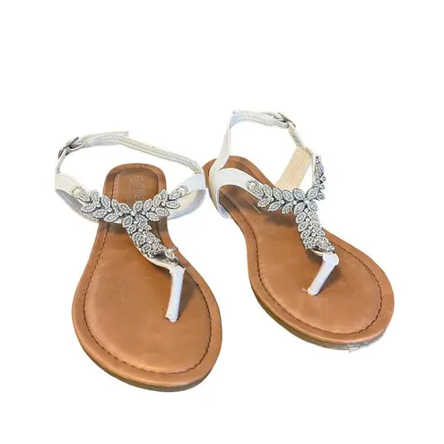 Trendsup Collection Silver and White T-Strap Buckle Flats Sandals with Tan base Women’s Size 5.5