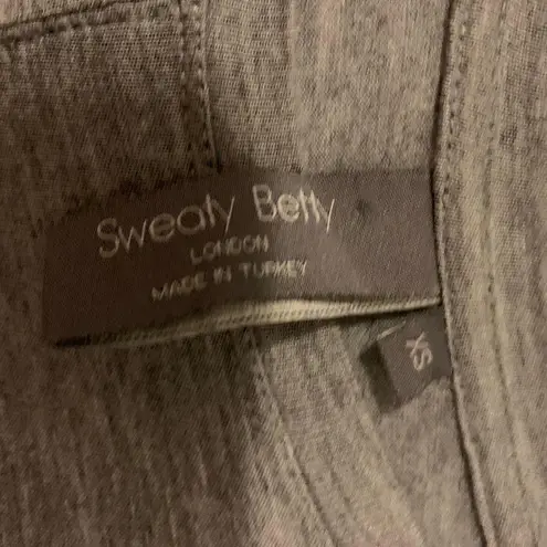 Sweaty Betty  ladies athletic shirt.  Size: XS.  Hi Lo hem.