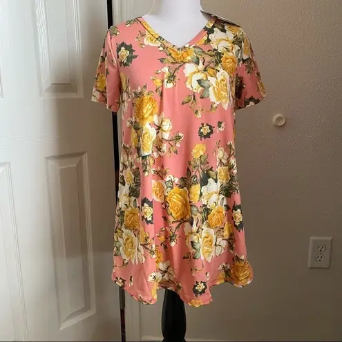 Agnes & Dora NWT Coral Gold Floral Everyday Tee