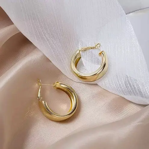 Elegant Chunky Gold Hoop Earrings for Women
