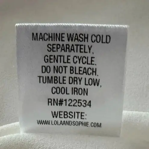 NWT Lola & Sophie Designer Blouse Knit White Turtle Neck Long Sleeve Small