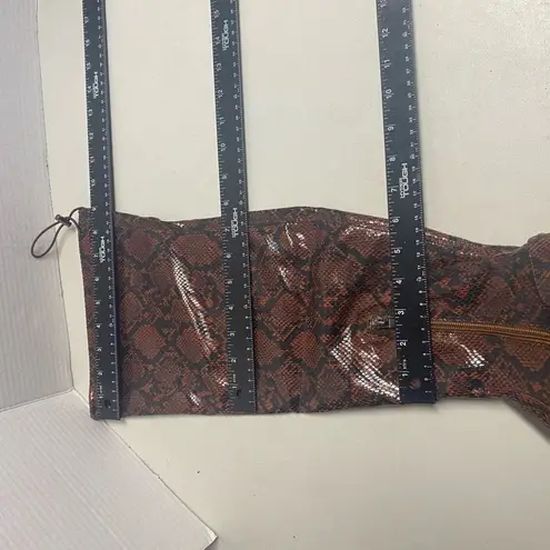 SHOEDAZZLE Women’s Knee Boots Reena Snake Design Beown Size 8 Zipper Closure NEW Brown