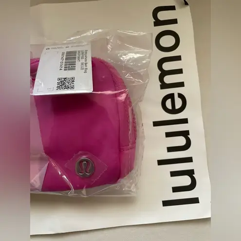 Lululemon NEW & IMPROVED SONIC PINK  Everywhere Belt Bag White Wordmark