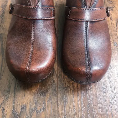 Dansko • Solstice Clogs brown leather button slip-on shoes 37 chunky platform