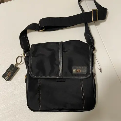 Nine West NWT |  Camp Nine‎ black crossbody bag Velcro adjustable strap purse