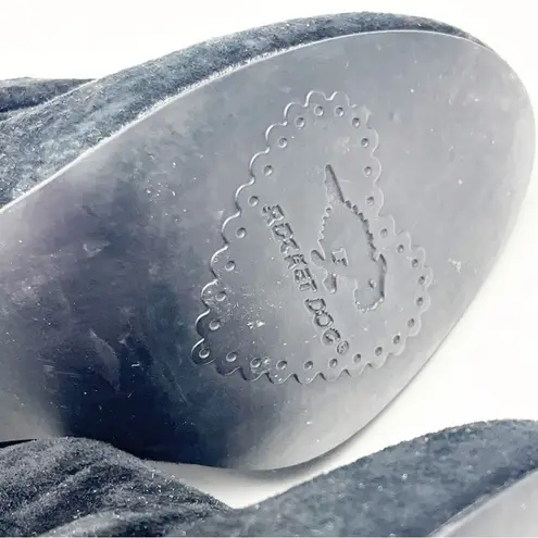 Rocket Dog Black Fine Leather Upper Bow Accent Almond Toe Booties, Size 7