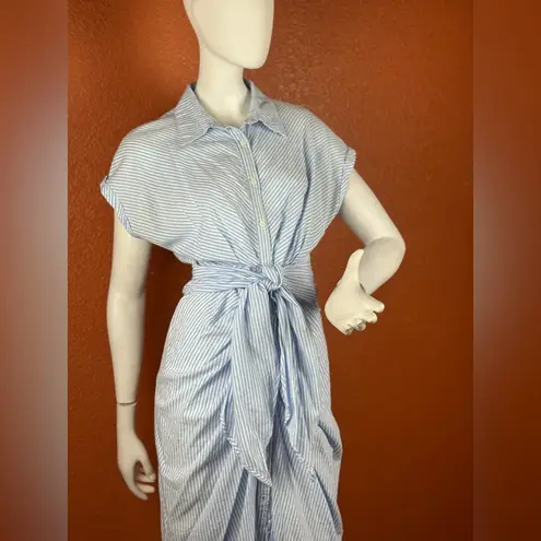 DO+BE  Light Blue and White Striped Top Size Medium. A13