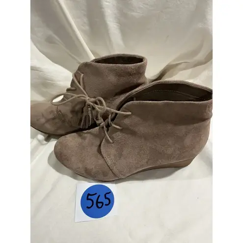 Woman’s Dr Scholl Memory Foam Comfort Fit Dakota Brown Suede Booty Size 7