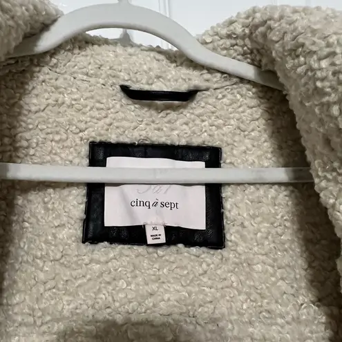 Cinq a Sept Mona Coat in Black & Ivory
Color:Black & Ivory Size XL