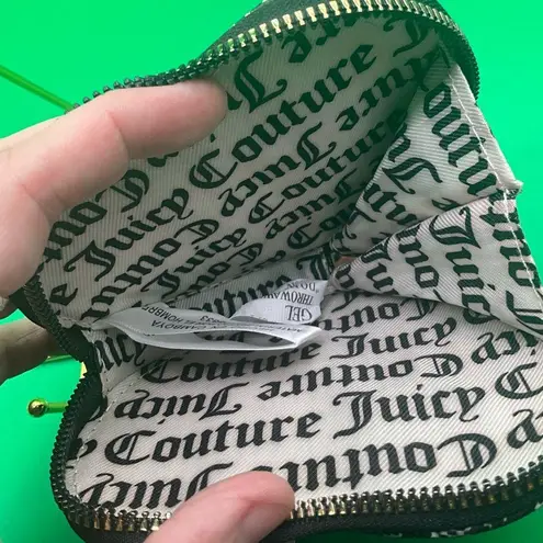 Juicy Couture A Very Rare NWT  Heart Shaped Zip Wristlet Card Wallet - Image 3