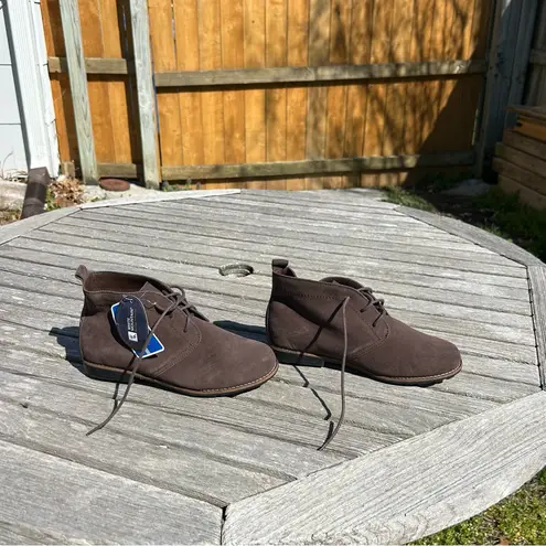 White Mountain Nwt Women's Auburn Brown Suede Leather Chukka Boots size 8W