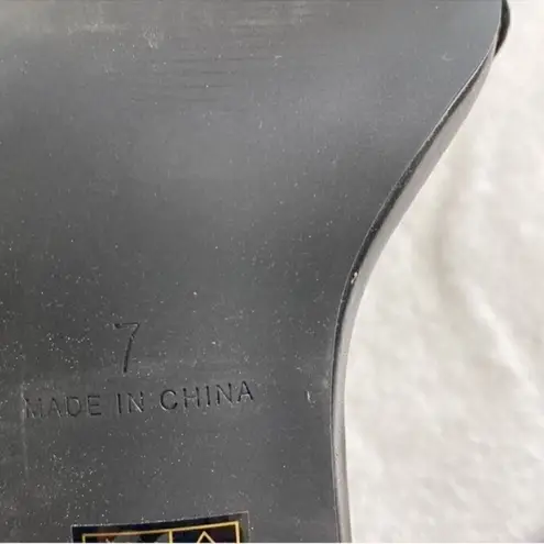 Raid Strappy Black Sandals(Size Uk 7/ 9 US)