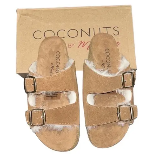 Coconuts by Matisse Coconut by Matisse Leather Faux Fur
Sandals(Size 6M)