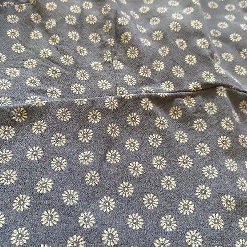 Abercrombie & Fitch A&F blue floral ruched short sleeve open back smocked blouse, size medium