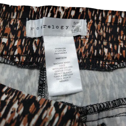 Retrology Shorts Size Small W28" x L10.5" Bermuda Shorts Stretch Stretchy Shorts