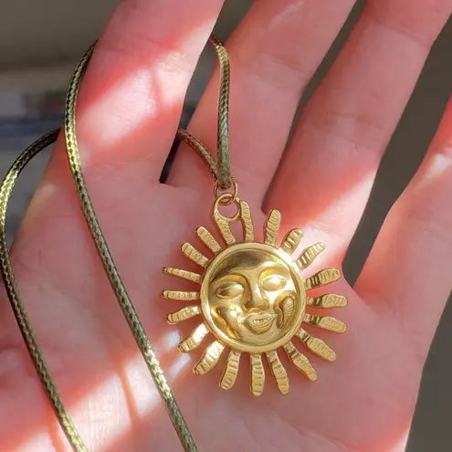 Handmade gold tone stainless steel sun boho retro vintage style necklace☀️