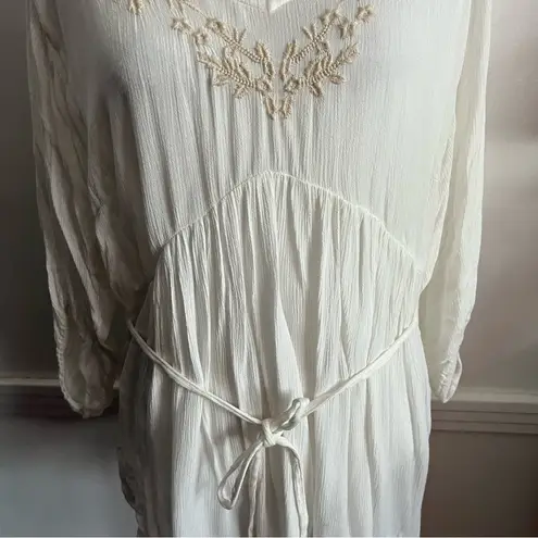 Motherhood Maternity • NWT Ivory Cream Tan Embroidered Blouse