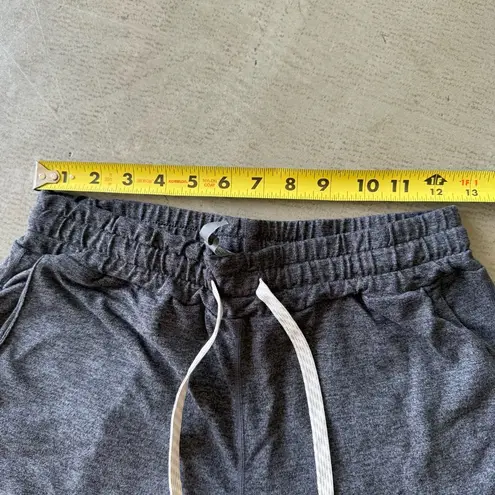 Vuori / Women’s Performers Joggers / charcoal heather