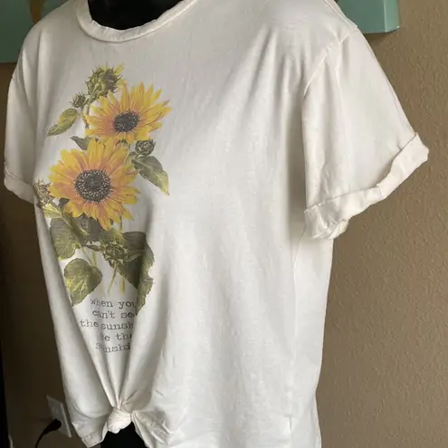 French Pastry Sunflower twisted tee shirt size medium