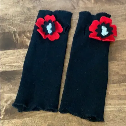 Fingerless black wool gloves