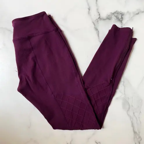 Beyond Yoga Purple quilted ankle zip leggings size S small Revolve Carbon38
